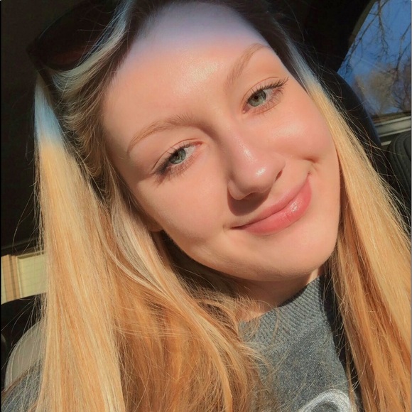 Meet your Posher, Madison - Picture 1 of 1